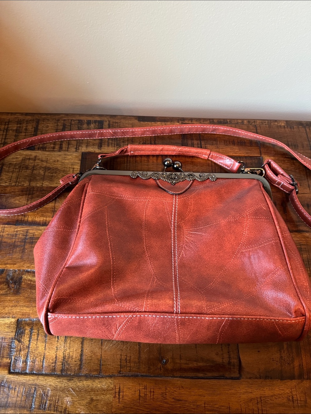 NWOT- Vintage-Style Women's Kiss Clutch Crossbody Bag in Brown/Rust